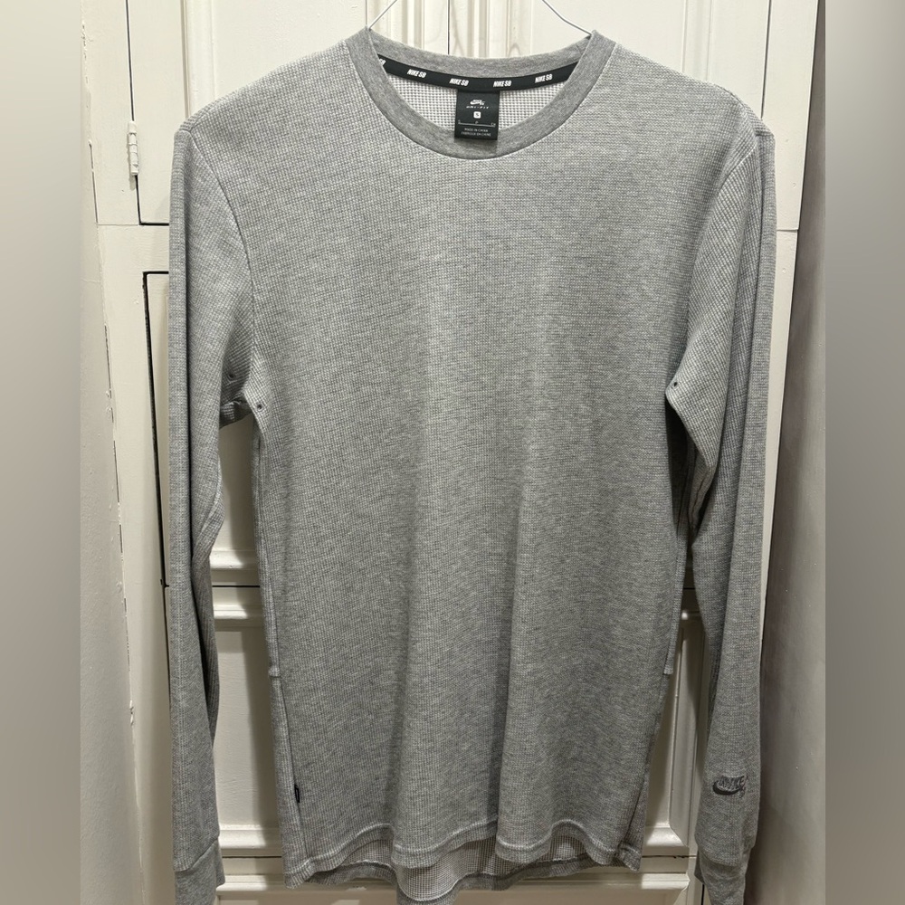 Nike SB Dri Fit Long Sleeve Gray Shirt: Size Small